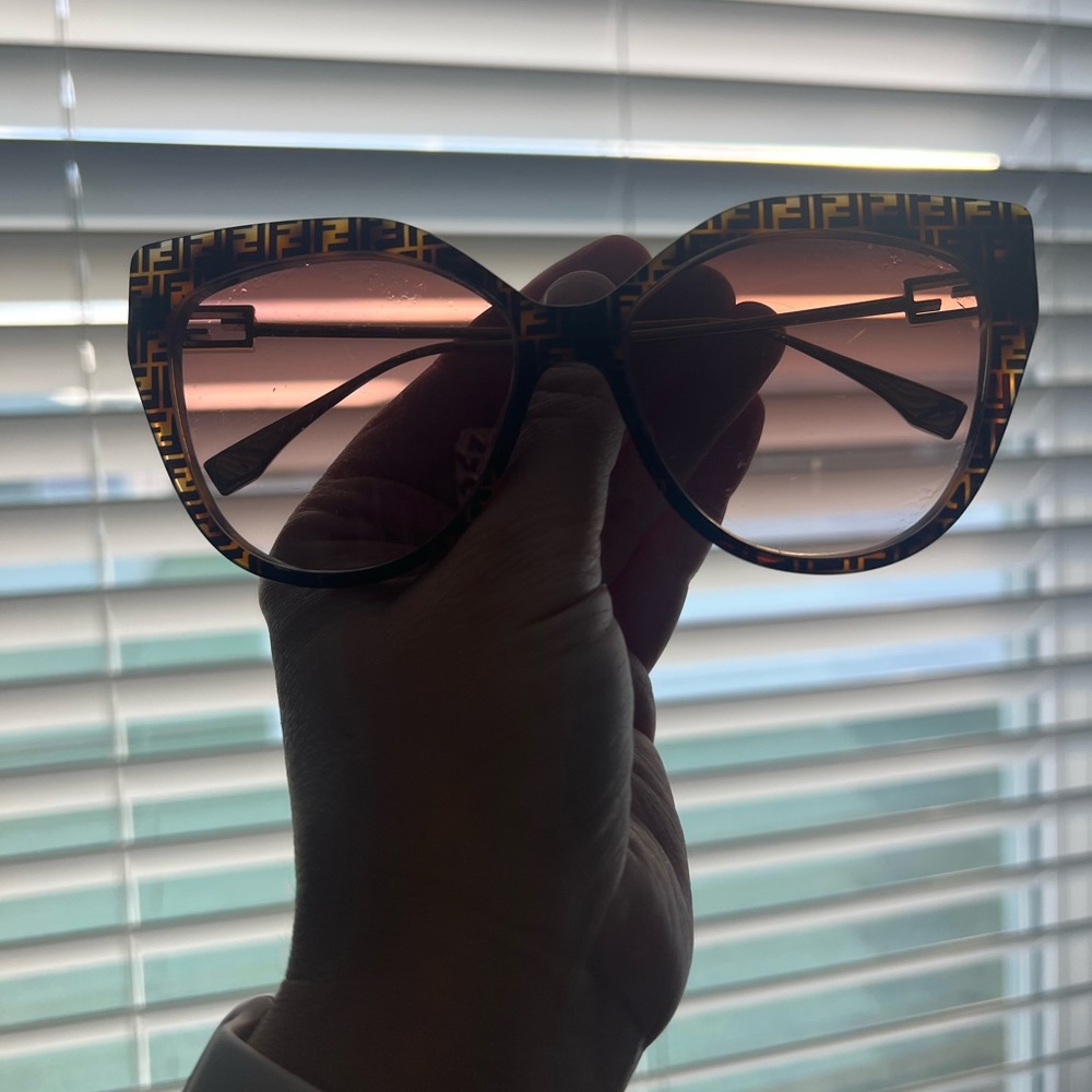 • Fendi Brown Gradient Cat Eye with red lense Sunglasses • FREE SHIPPING - Picture 8 of 12